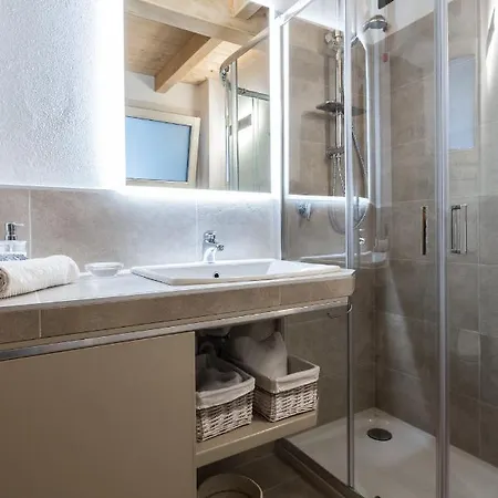 Miki's - 2 Bagni E Giardino Privato Apartman